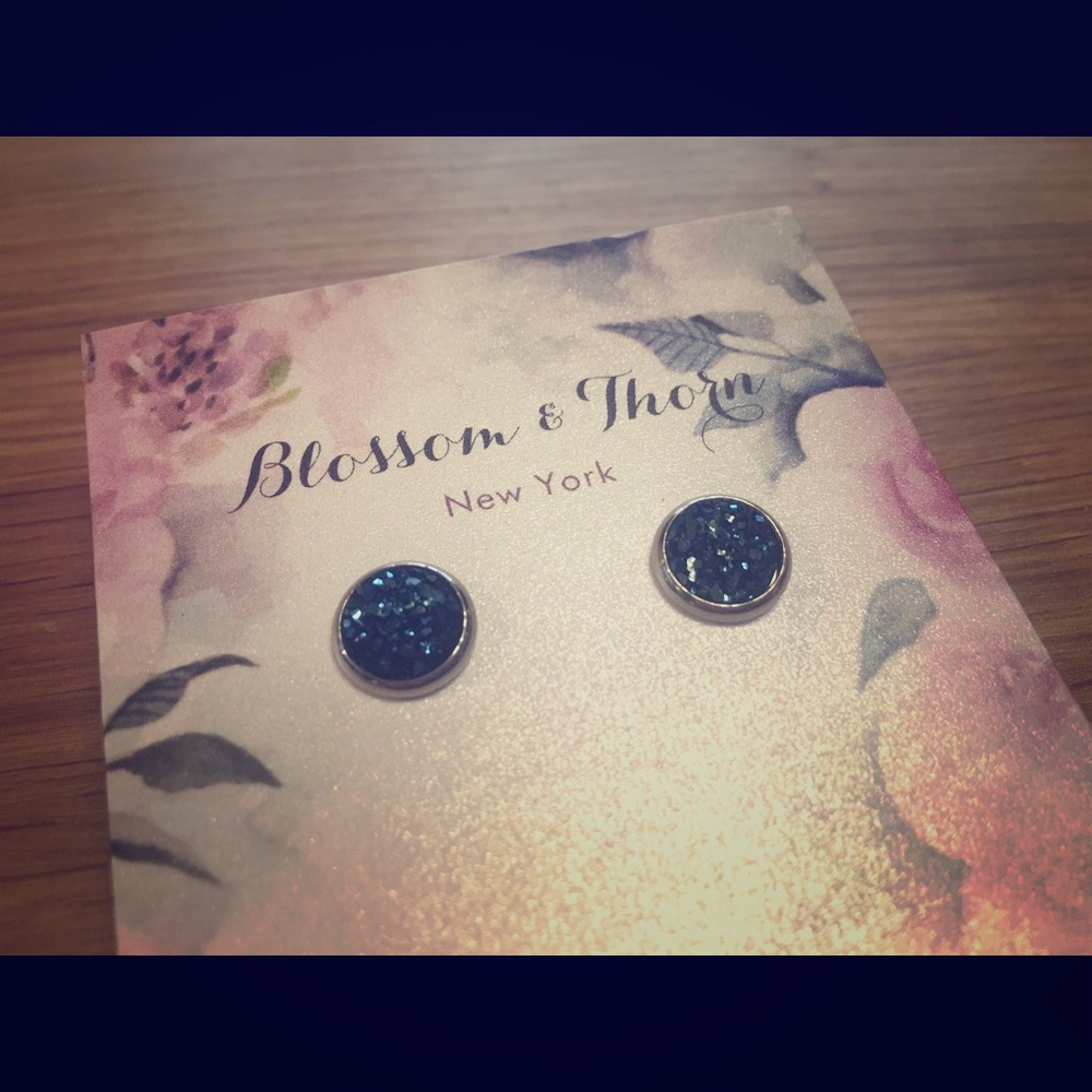 🖤BLOSSOM & THORN 8mm Druzy Studs in Black